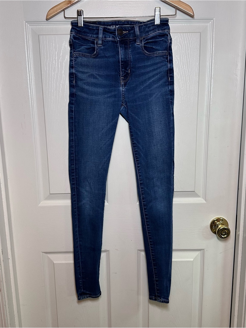 American Eagle Women's Size 2 Hi Rise Jegging Medium Wash Super Stretch Jeans